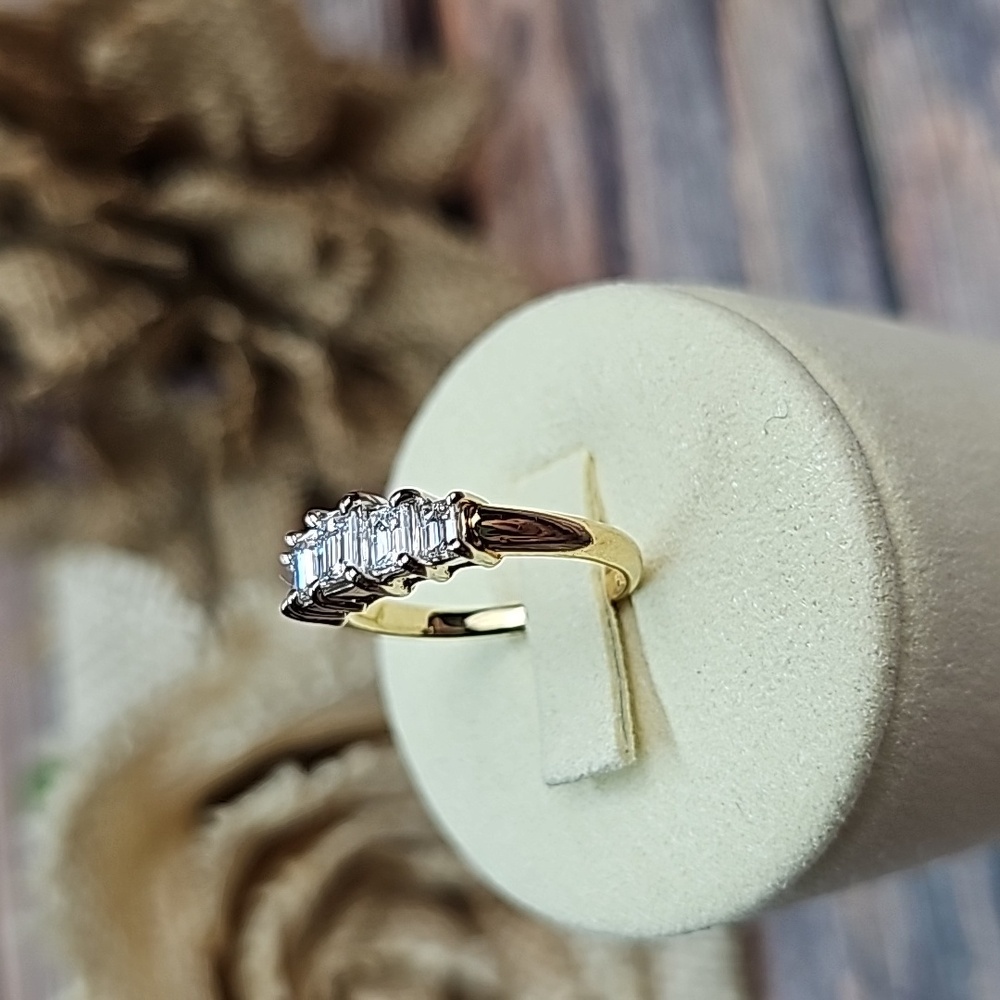 G/VVS2 1CT EMERALD CUT 5 STONE WITH APPRAISAL - Picture 7 of 15